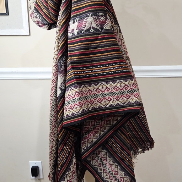 PERUVIAN Colorful Striped PonchoPeruvian Cuzco culture handmade by Peruvian arti - Picture 7 of 10